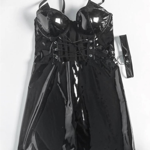 Latex type dress - Picture 3 of 3